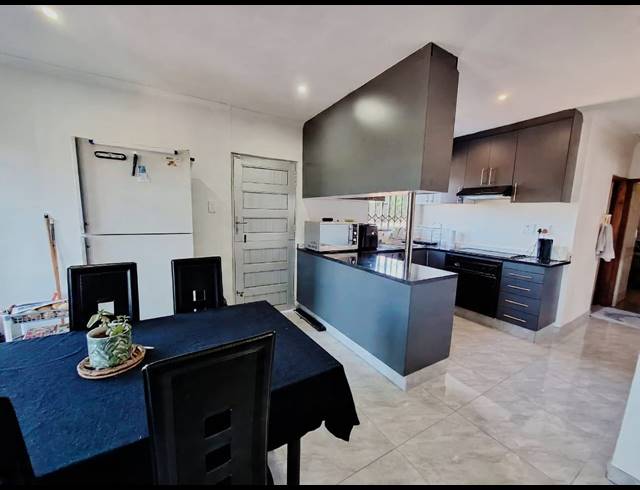3 BEDROOM SIMPLEX FOR SALE IN SHALLCROSS